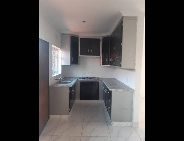3 BEDROOM HOUSE FOR SALE IN PROTEA NORTH